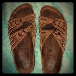 Birkenstocks: 39